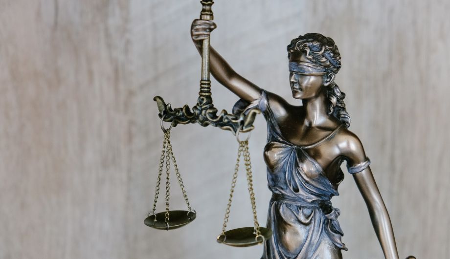 Hotărâre prealabilă în materia executării silite a obligațiilor de a face sau a obligațiilor de a nu face